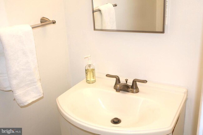 Building Photo - 5934 Mayflower Ct