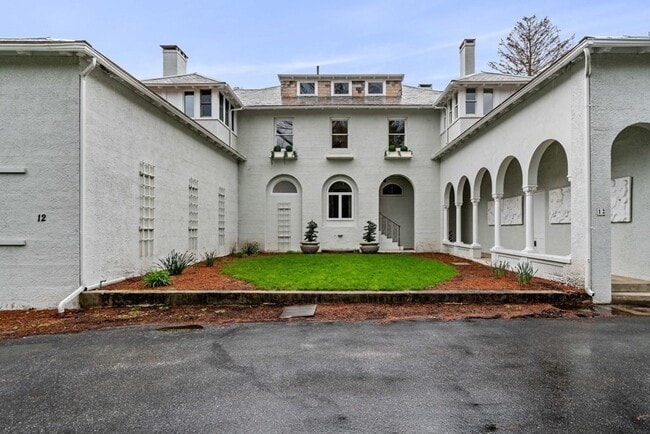 Building Photo - 12 Summit Rd