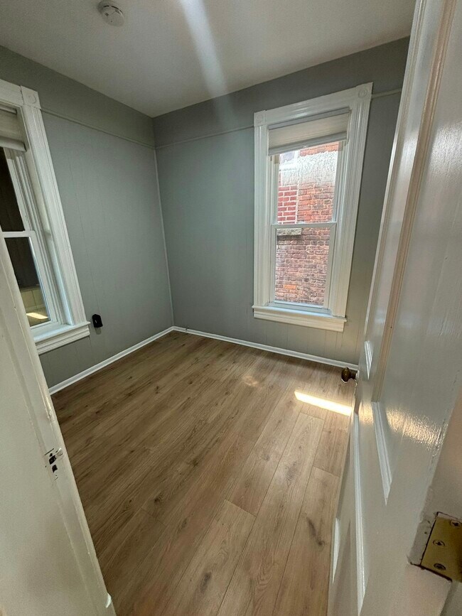 Building Photo - 306 3rd St