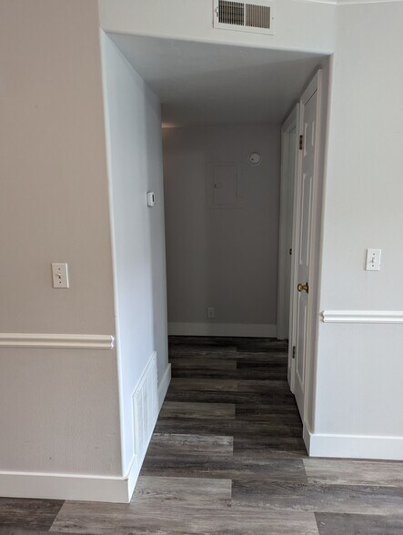 Building Photo - 1050 S Orem Blvd