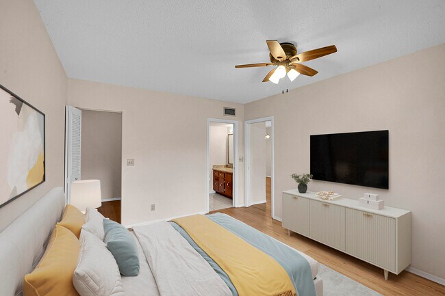 Building Photo - 2340 SW 22nd Ave