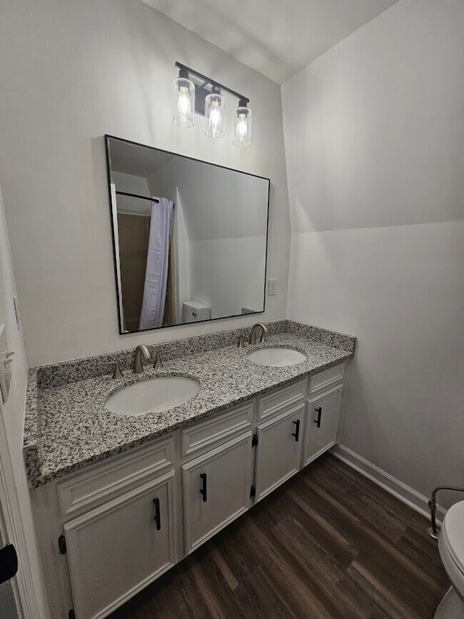 Building Photo - 71 Westgate Cir