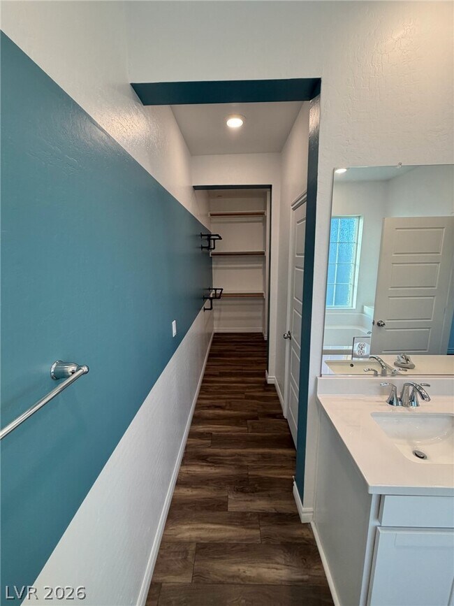 Building Photo - 20 Barbara Ln