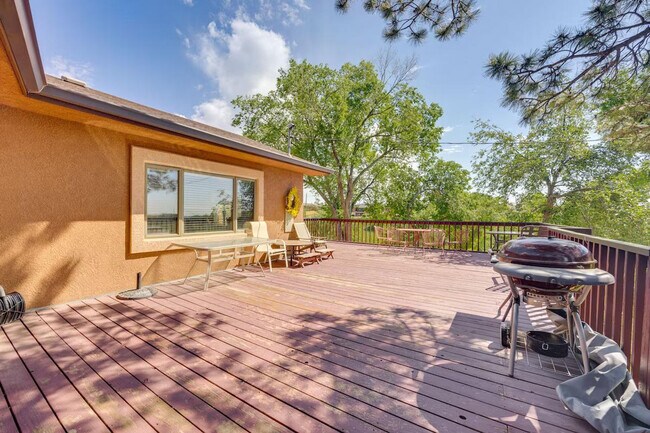 Building Photo - 19 Crescent Ln