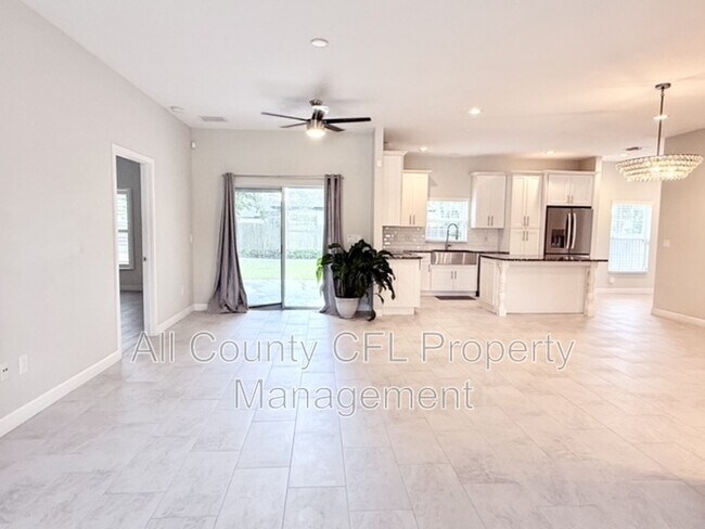Building Photo - 2408 Corrine Dr