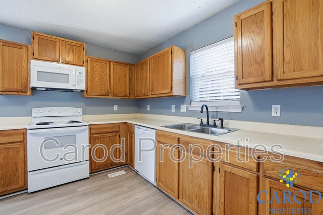 Building Photo - 2713 Daffodil Dr