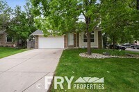 Building Photo - Spacious updated Green Valley Ranch two-story