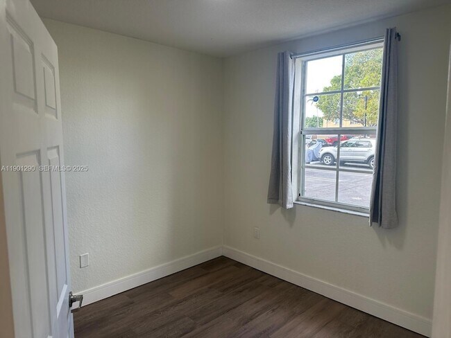 Building Photo - 3390 NE 13th Cir Dr