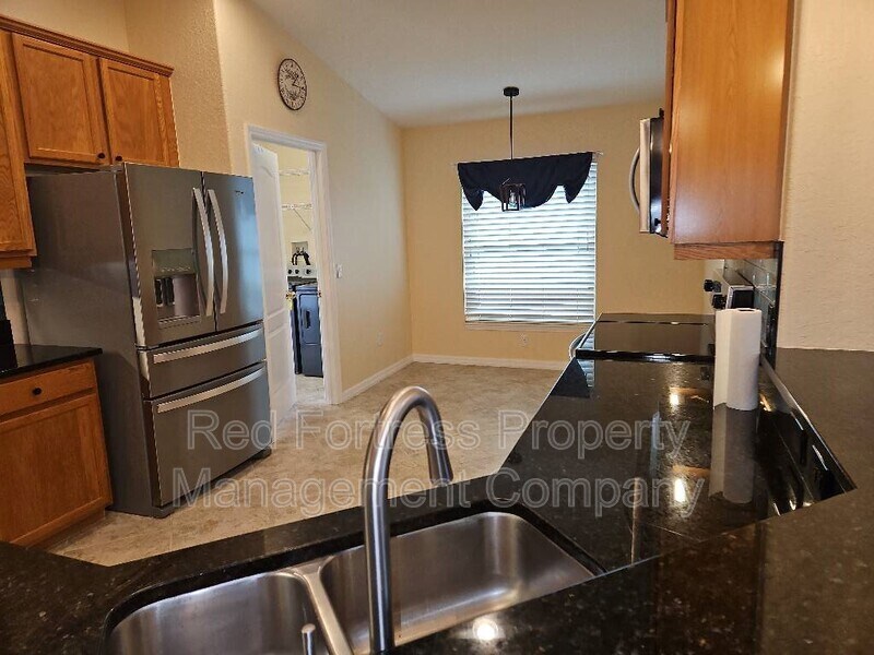 Building Photo - 1556 Scarlett Ave