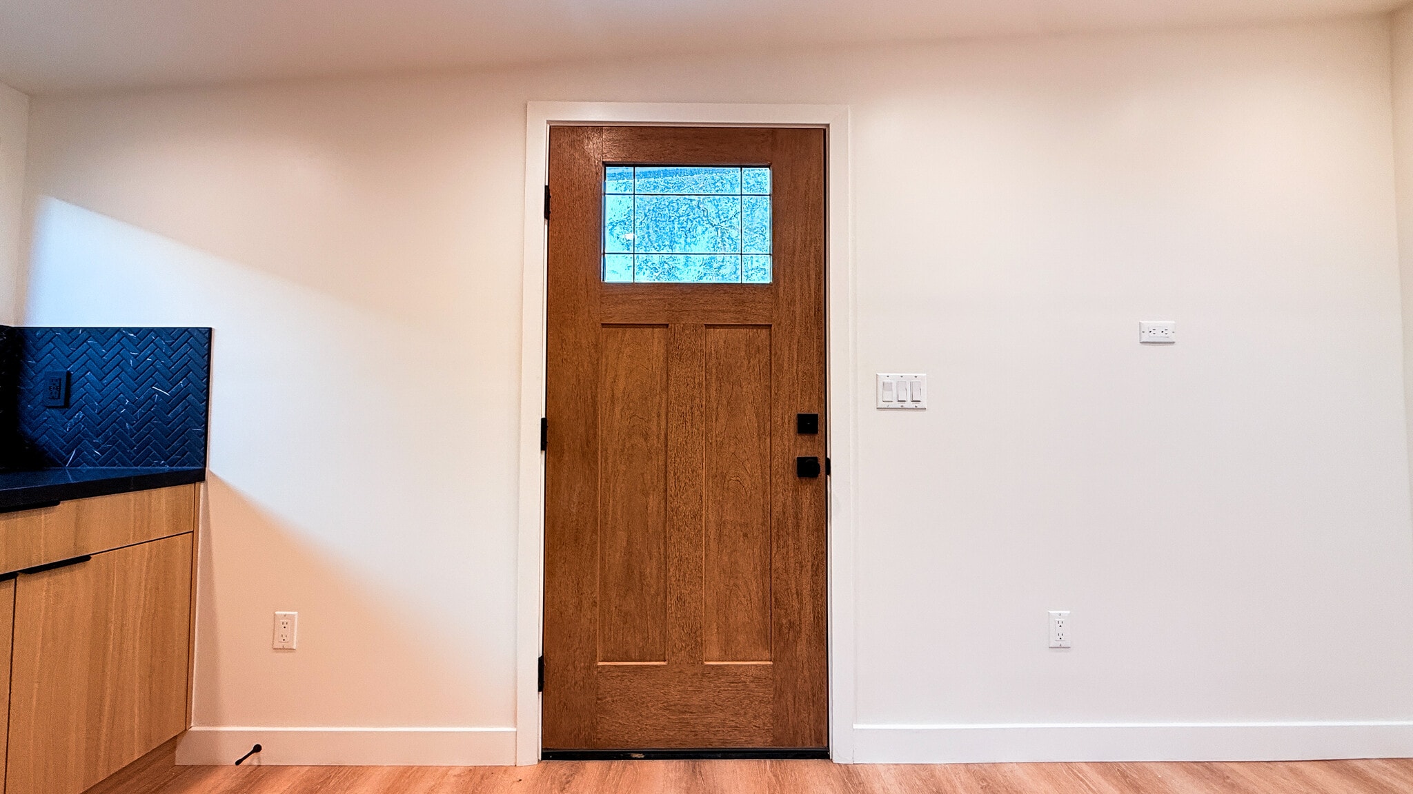 Building Photo - 546 W Ash Ave