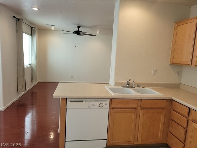Building Photo - 9275 Hollander Ave