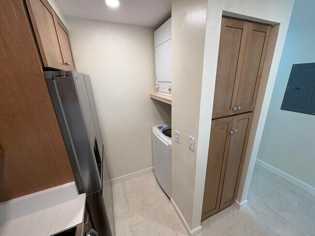 Building Photo - **$1,000 Move-in Special** 2 Bedroom in Bluewater Bay!