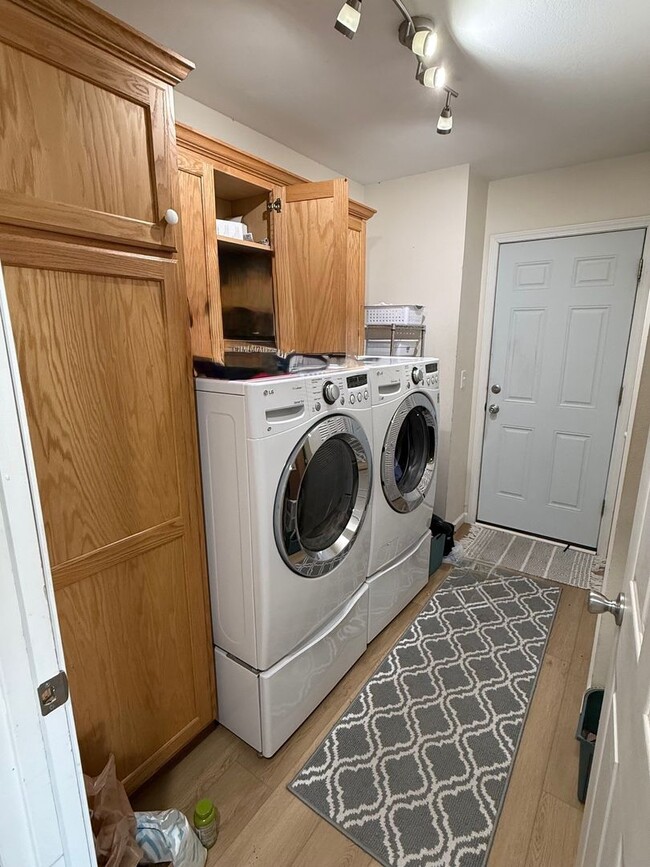 Building Photo - Updated 3BR Home with Luxury Vinyl Plank Flooring Throughout & Spacious Yard