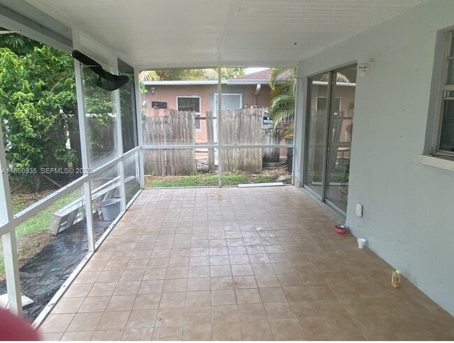 Building Photo - 5237 Warren St