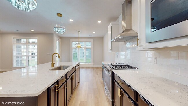 Building Photo - 314 E Lake St