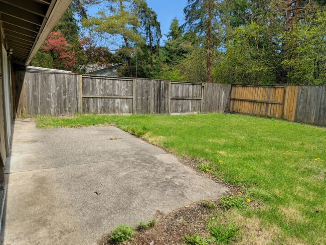 Building Photo - 60 E Hemlock Ct