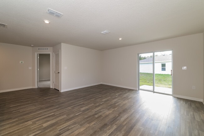 Building Photo - 1427 Swan Ct