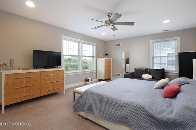 Building Photo - 159 Hulick St