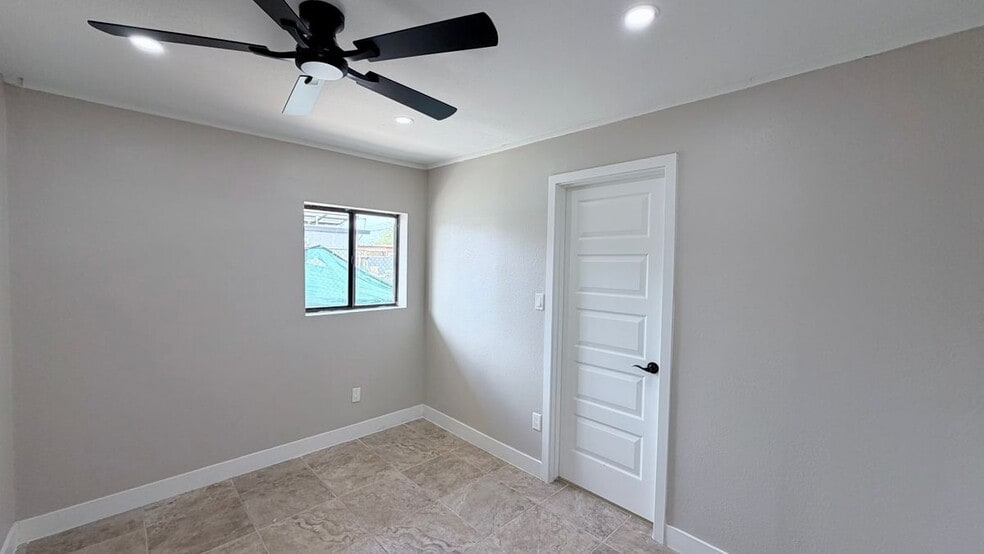 Building Photo - 2324 W Maricopa St