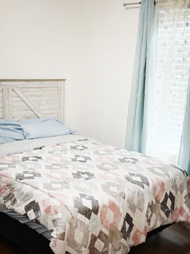 Building Photo - 4208 Troon Pl