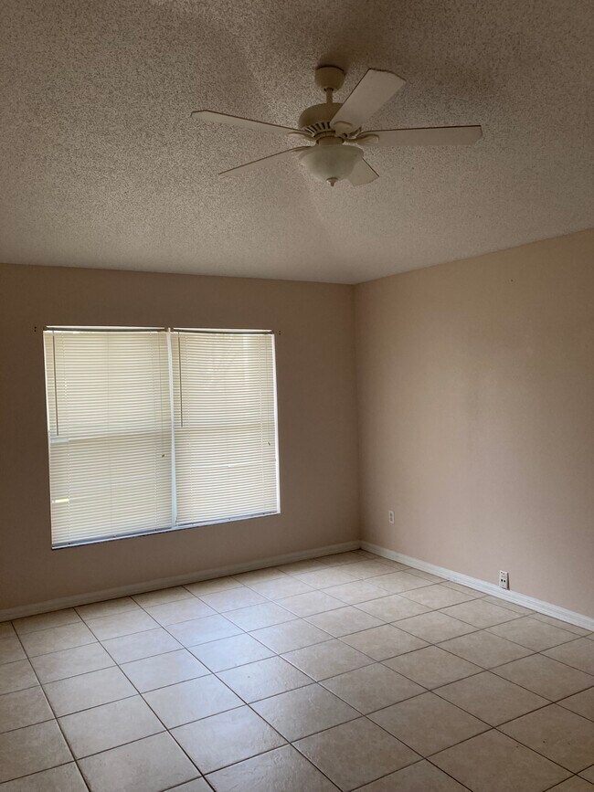 Building Photo - 2742 Cullens Ct