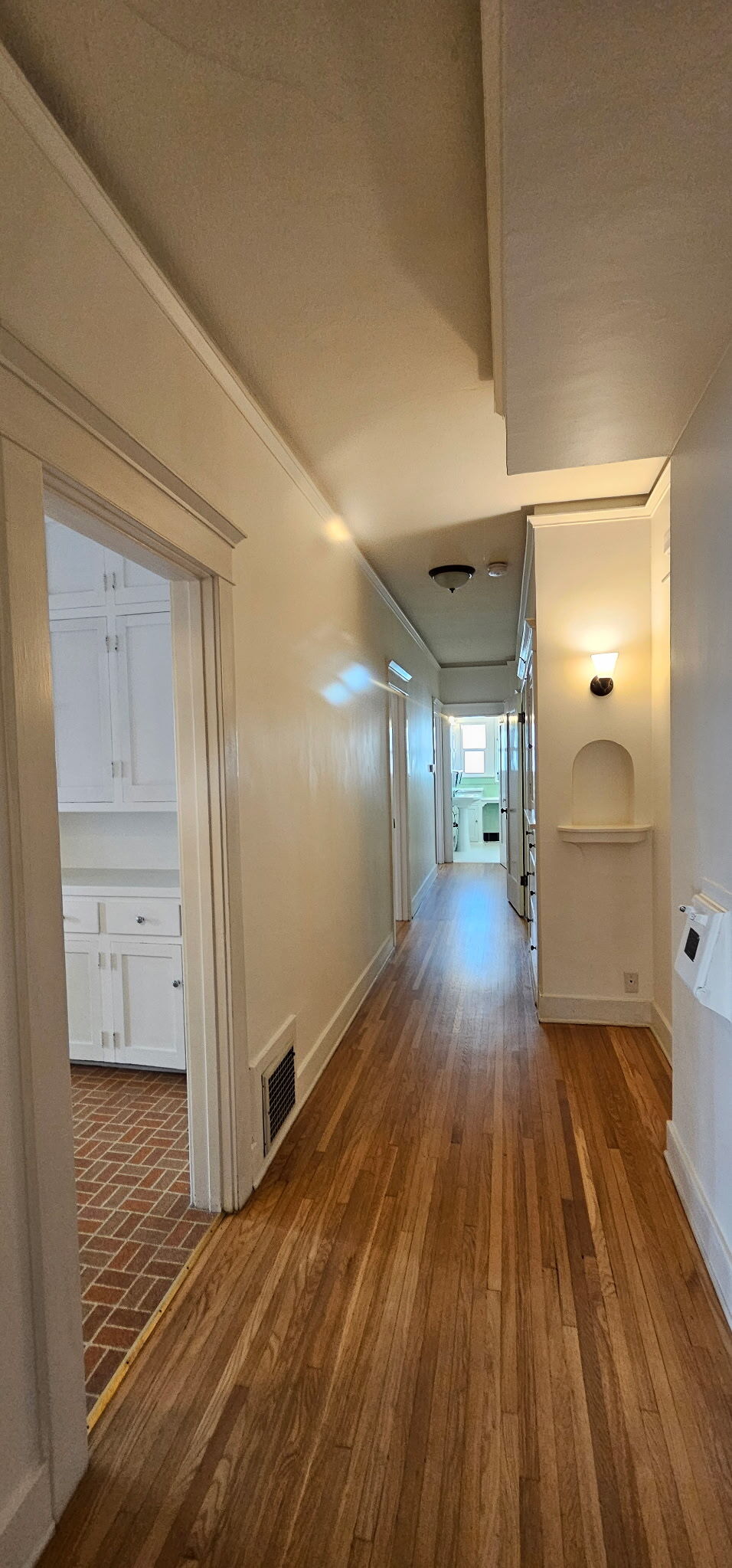 Hallway - 218 1/2 N Kenmore Ave