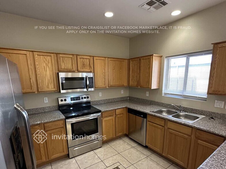 Building Photo - 1750 W Union Hills Dr