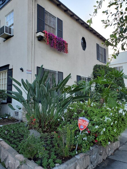 FRONT OF BUILDING - 6326 Orange St