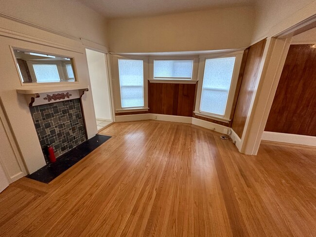 Building Photo - Charming Temescal Gem with Timeless Character & Spacious Living