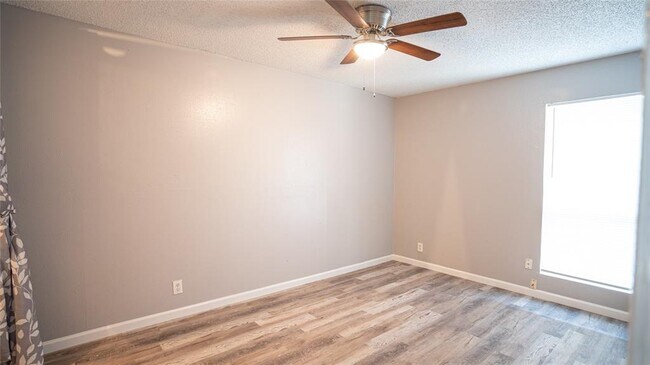 Building Photo - 3003 Parker Ln