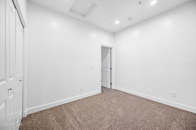 Building Photo - 4608 W Maryland Ave