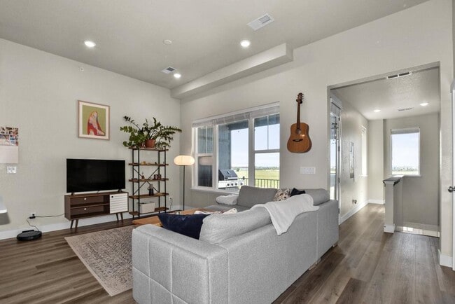 Building Photo - 6826 School House Dr