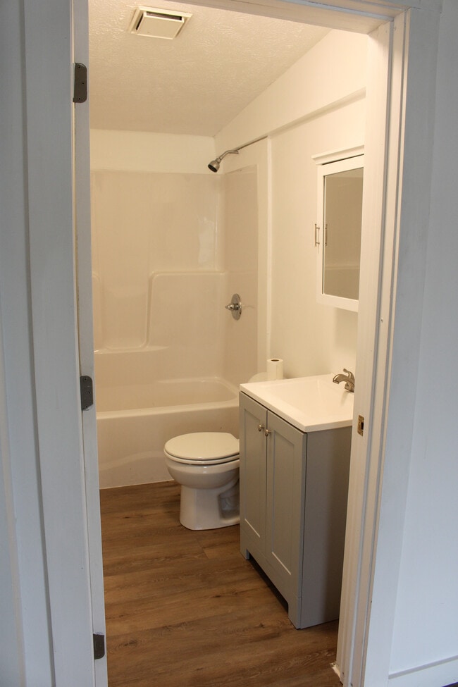 Building Photo - 842 Lloyd Ave