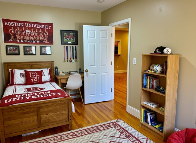 Building Photo - 68 Egmont St