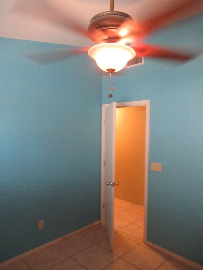 Building Photo - Attractive 4 Bedroom 2 Bath Home in the Tu...