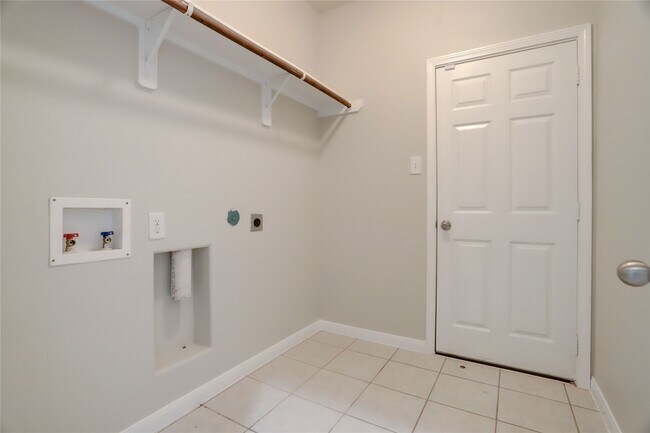 Building Photo - 1011 Larkfield Dr