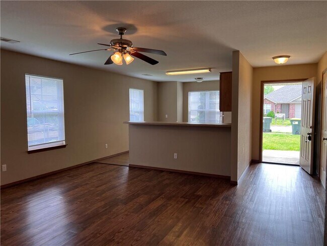 Building Photo - 140 Sage St