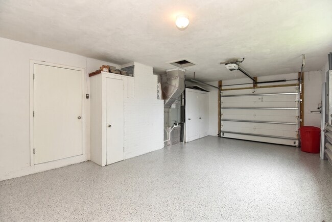 Building Photo - 124 Atwood Ln