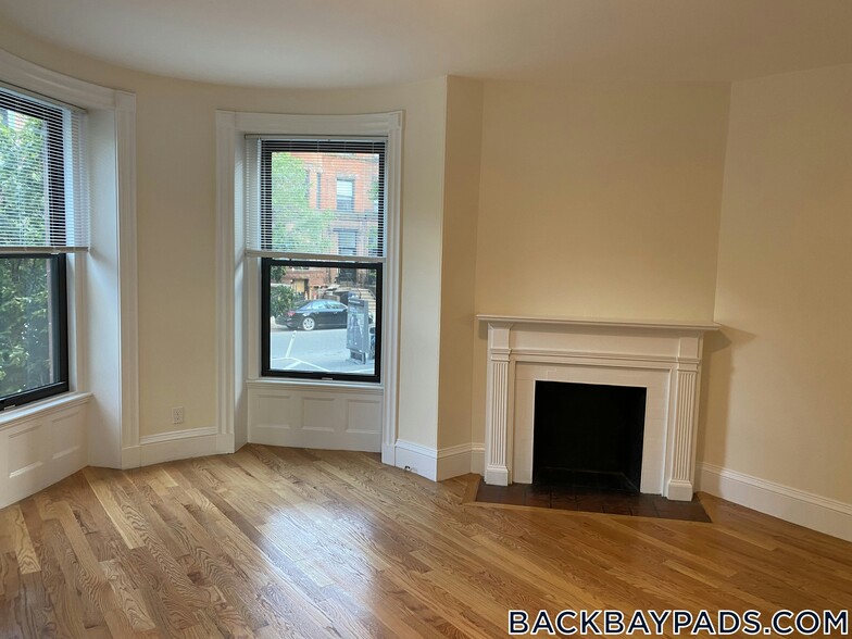 Building Photo - 504 Beacon St