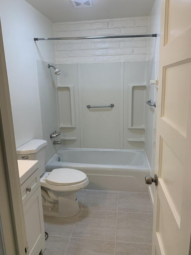 Building Photo - 4140 E Cliffside Trail