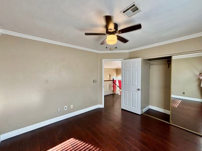 Building Photo - Two-story single-family house