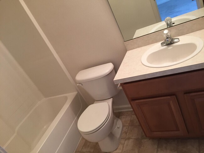 Building Photo - 894 Scrub Jay Dr