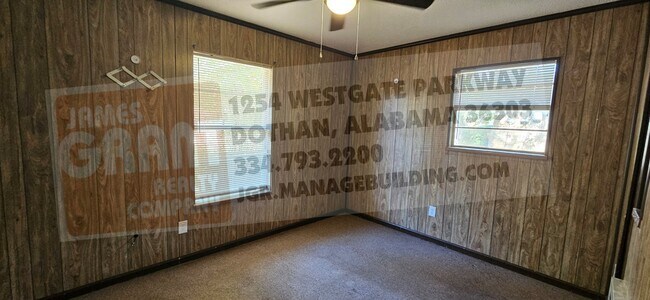 Building Photo - 2404 Scott Rd