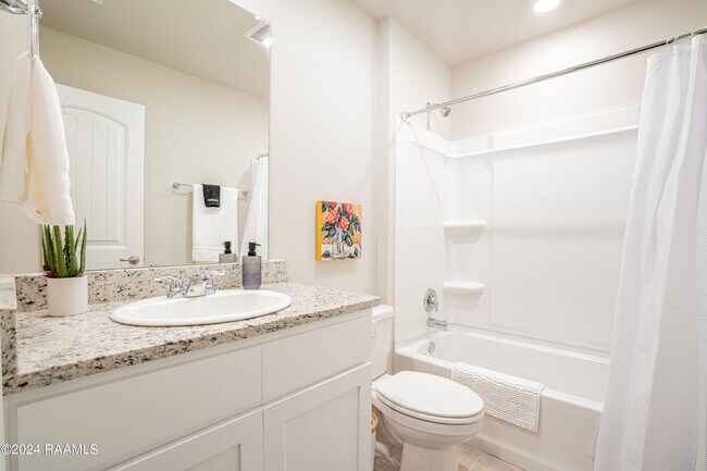 Building Photo - 407 Broussard Hl Dr