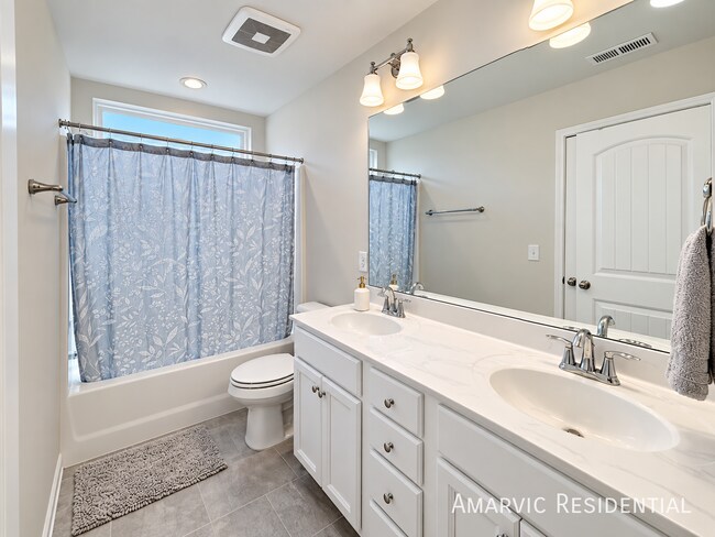 Building Photo - 205 Noble Deer Wy
