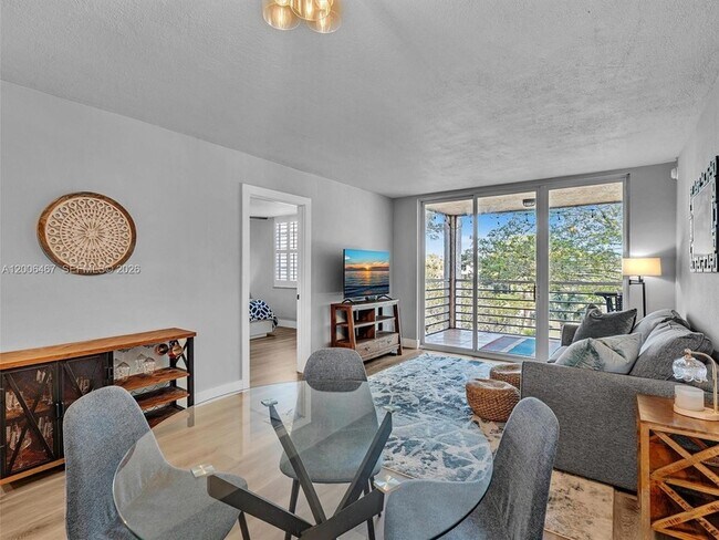 Building Photo - 9340 Lagoon Pl