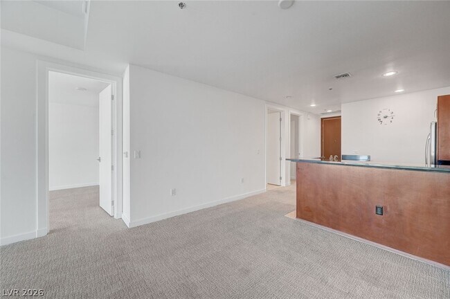 Building Photo - 4575 Dean Martin Dr