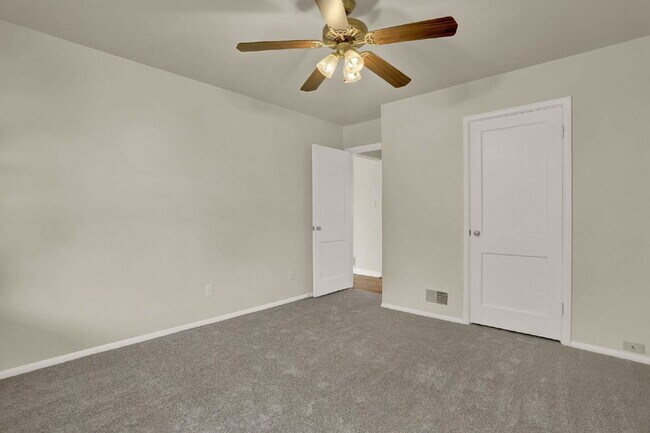 Building Photo - 2318 Templeton Gap Rd