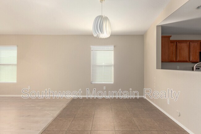 Building Photo - 3625 E Del Rio Dr