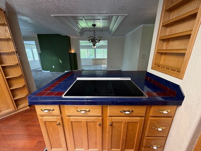 Building Photo - Rare 3-Acre 3BR Home in South Salem – Shops, Workspace & Greenhouses